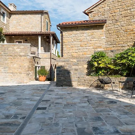 Frühstückspension L'abbraccio Della Quercia - Buje