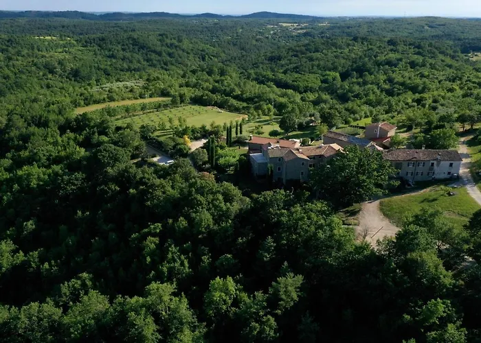 L'abbraccio Della Quercia - 4* Buje