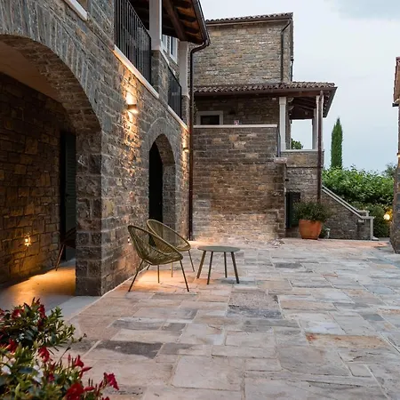 L'abbraccio Della Quercia - 4*