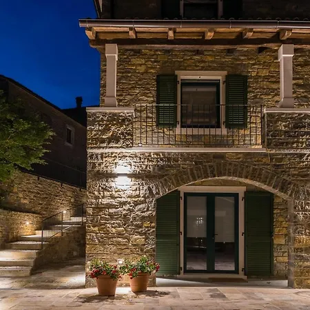 L'abbraccio Della Quercia -